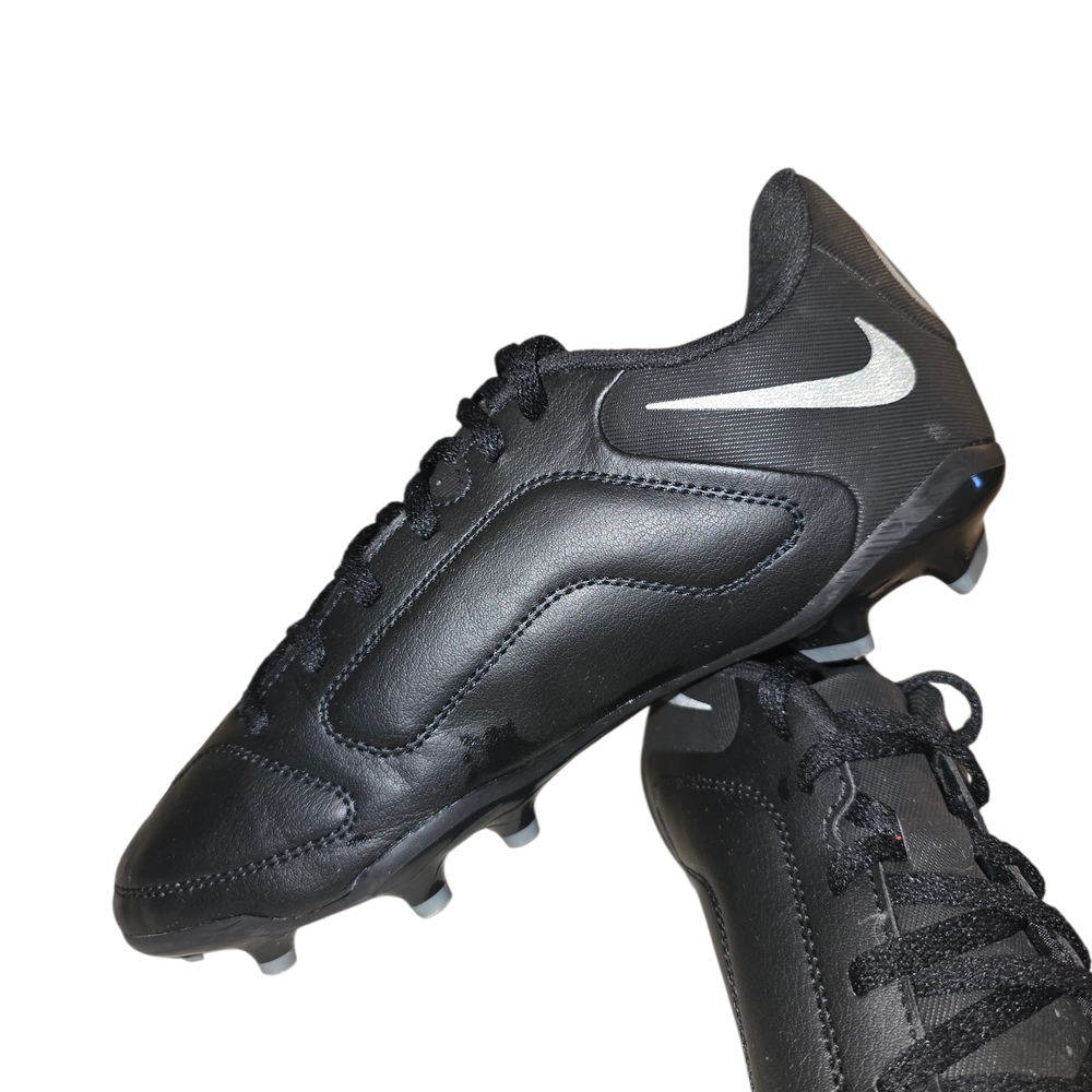 Nike Tiempo Black Soccer Cleats Youth Boys Size 6 - Picture 2 of 5
